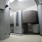 Industrielle Heizbänder zur Temperaturkontrolle in Rohrleitungen und Maschinen, flexibles und energieeffizientes Heizsystem.
